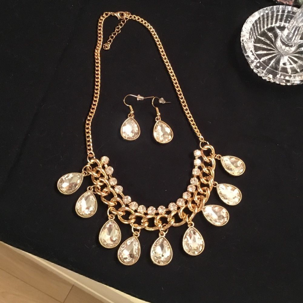 2 Pc Clear Crystals in Goldtone Set
